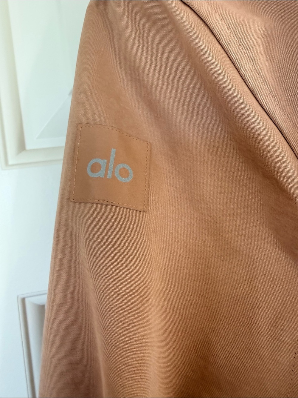 ALO Yoga Prime Trench Toasted Almond M NWT - Picture 6 of 11